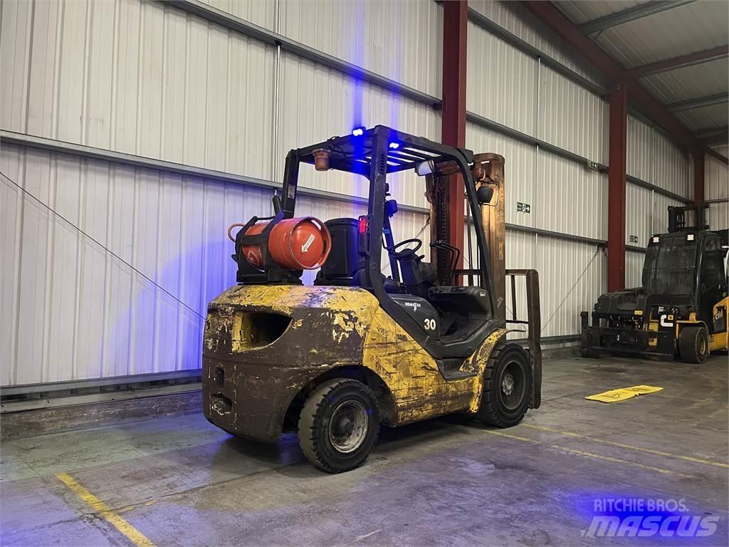 Komatsu FG30T-17 Empilhadores a gás