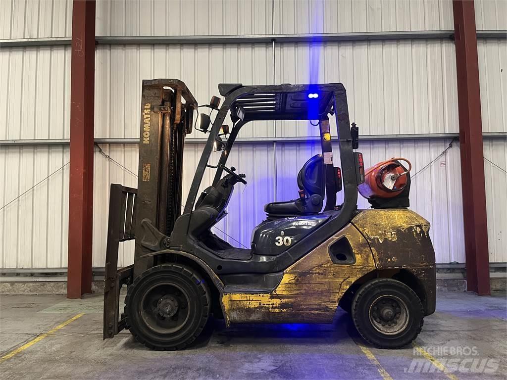 Komatsu FG30T-17 Empilhadores a gás