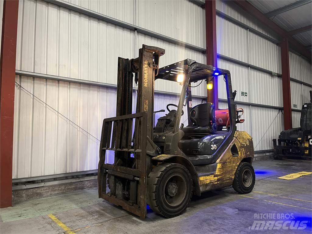 Komatsu FG30T-17 Empilhadores a gás