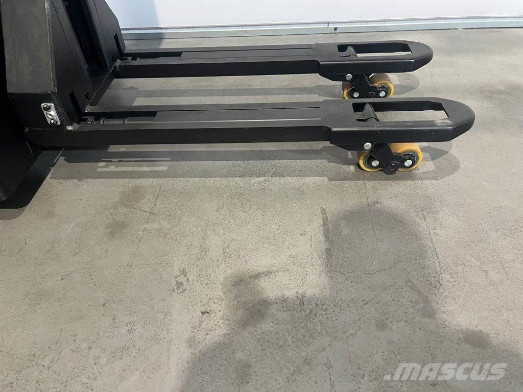 Clark WS10Mi Empilhador para operador externo