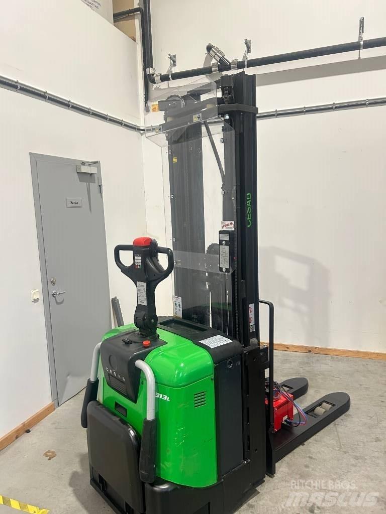 Cesab S 313 L Empilhador para operador externo