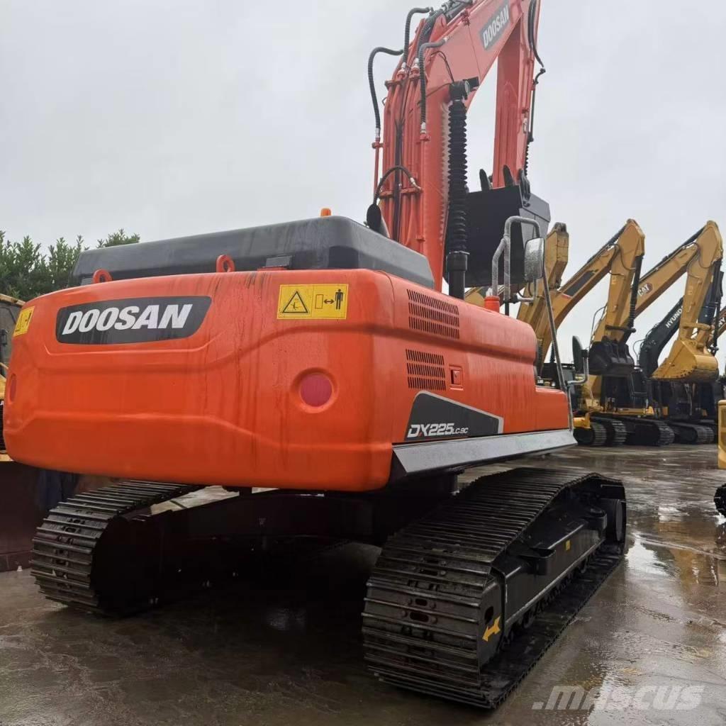 Doosan DX 225 Escavadoras de rastos