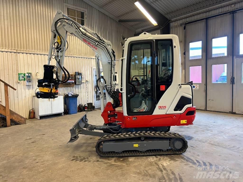 Takeuchi TB225 Mini Escavadoras <7t