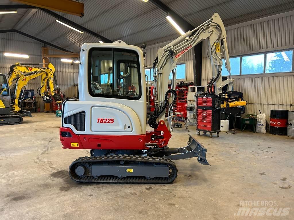 Takeuchi TB225 Mini Escavadoras <7t