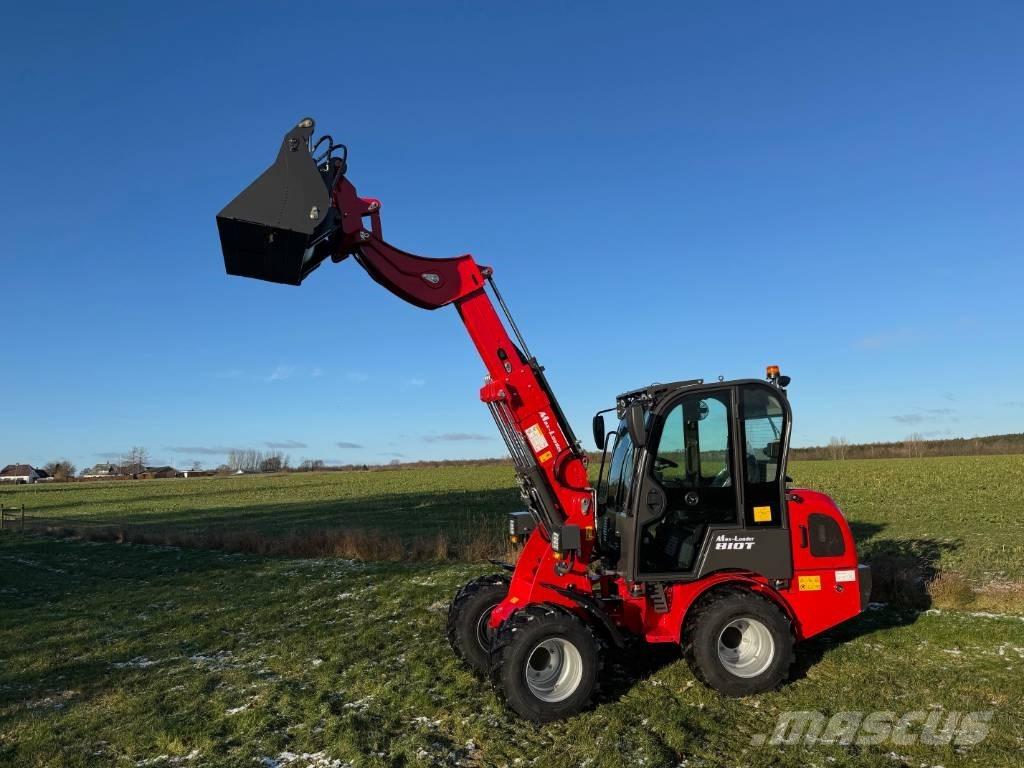  Max Loader 810 T Mini carregadoras