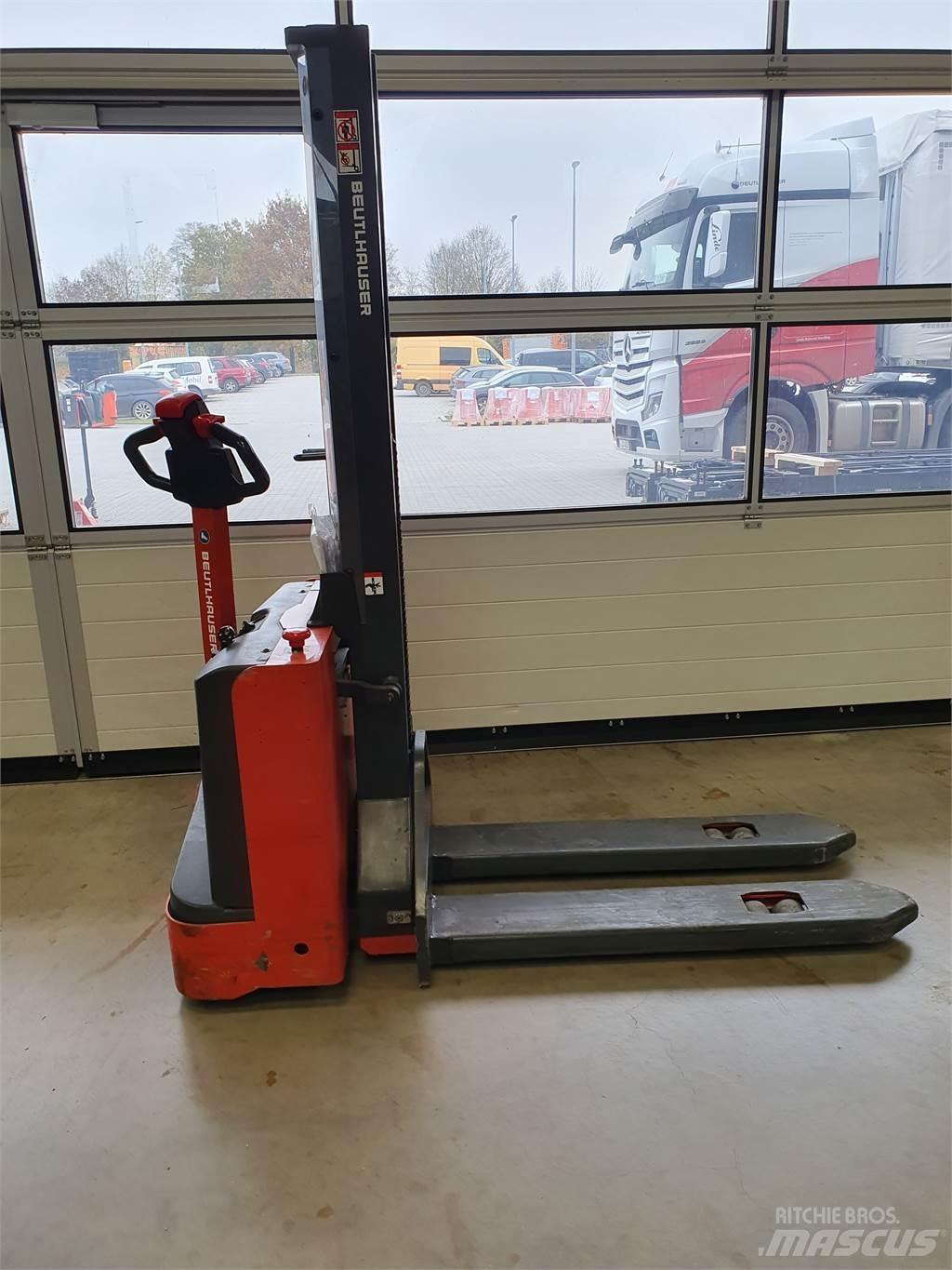 Linde MM10i Empilhador para operador externo