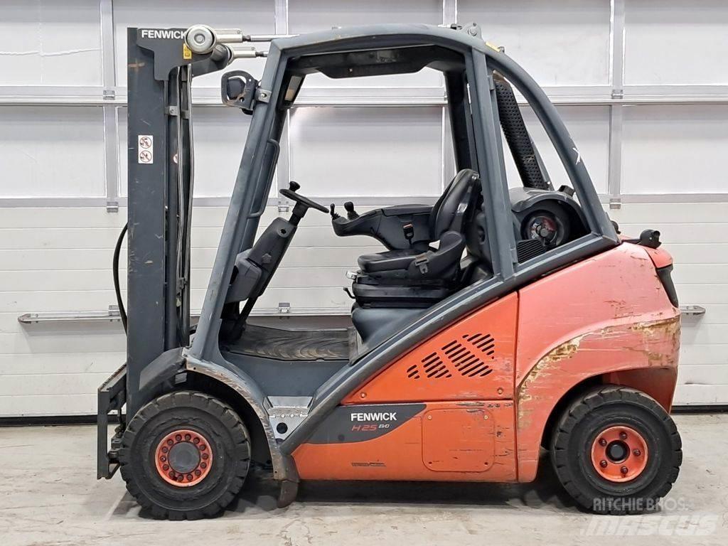 Linde H25T-02 Empilhadores a gás
