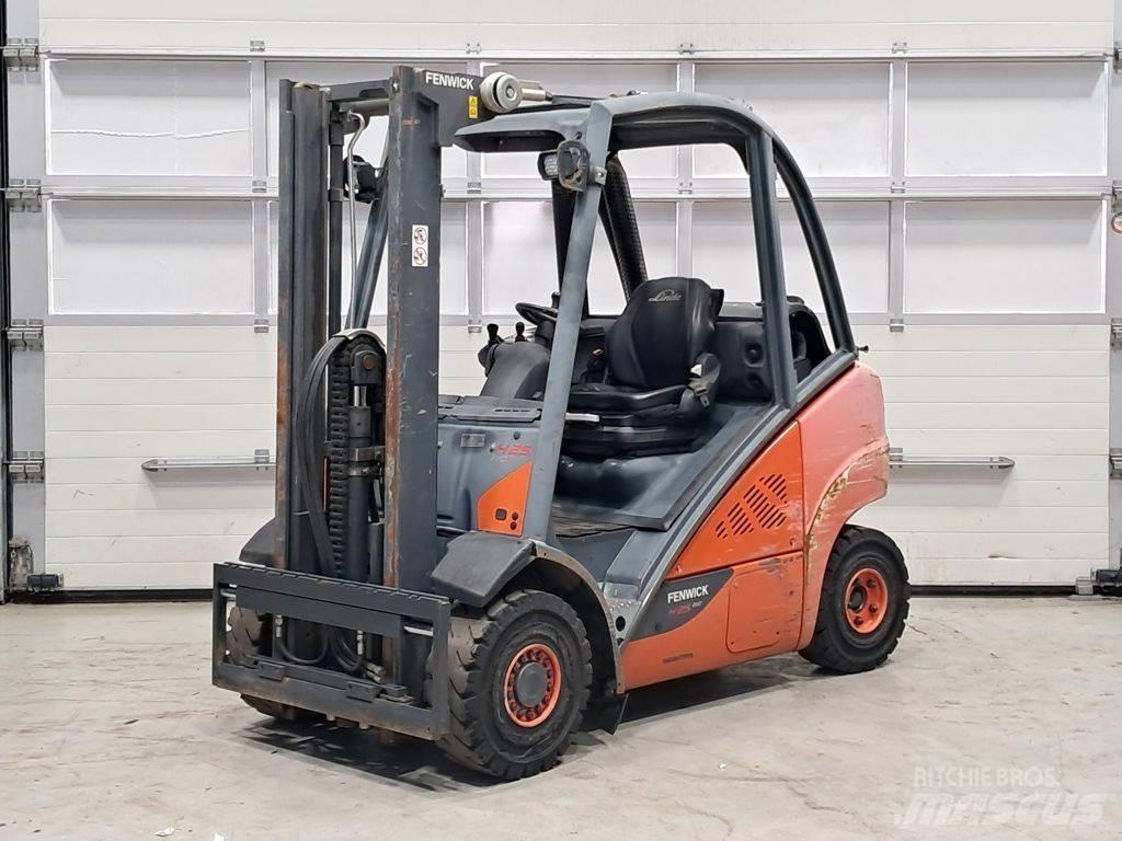 Linde H25T-02 Empilhadores a gás