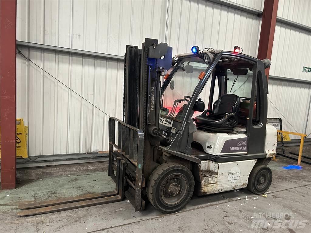 Nissan U1D2A25 Empilhadores a gás