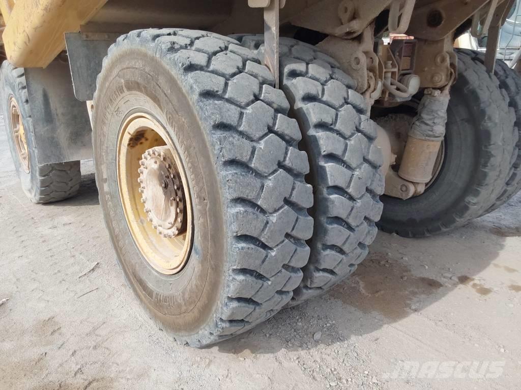 CAT 771 D Camiőes dumper basculantes rígidos