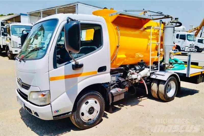 Hino 300 614 Outros Camiões