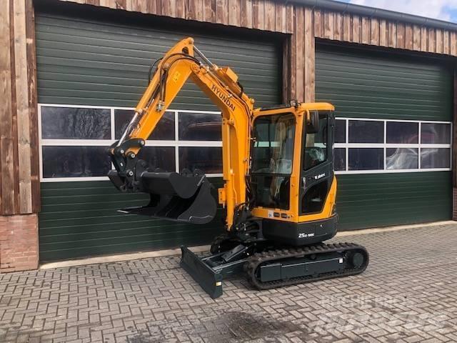 Hyundai R25Z-9AK Mini Escavadoras <7t