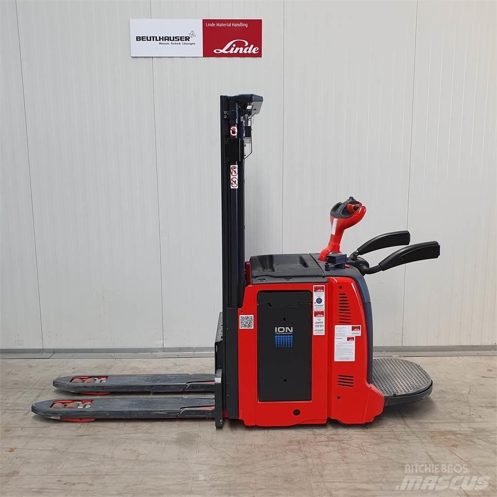 Linde D12AP Empilhador para operador externo