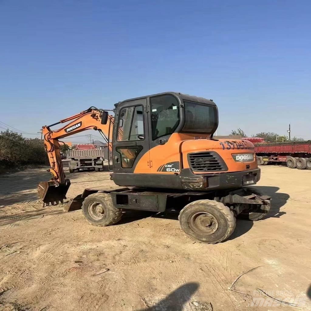 Doosan DX60W Escavadoras de rodas