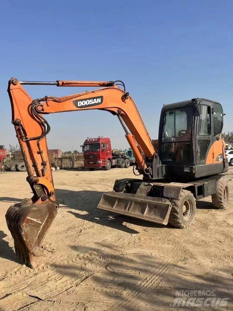Doosan DX60W Escavadoras de rodas