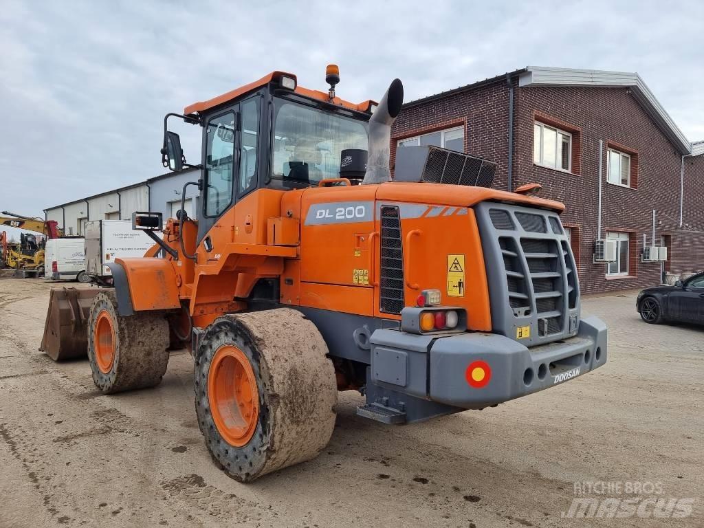 Doosan DL 200-3 Pás carregadoras de rodas