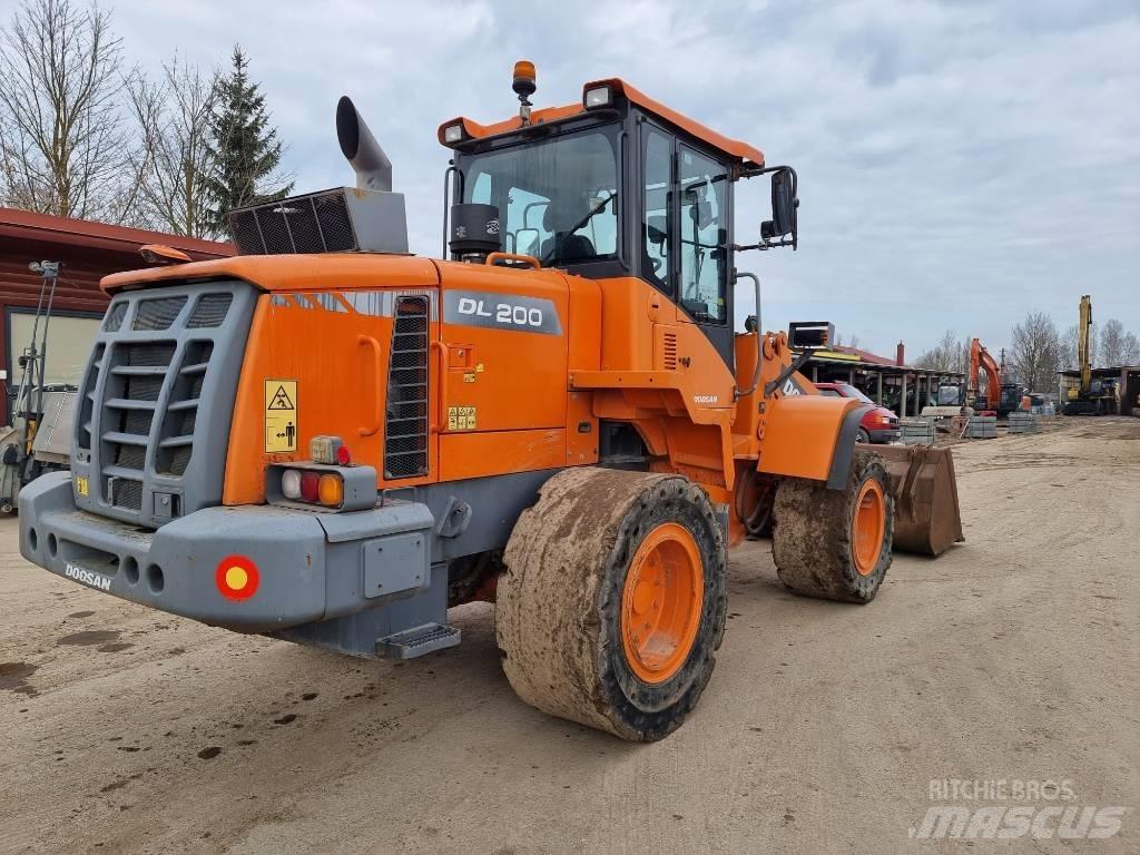 Doosan DL 200-3 Pás carregadoras de rodas