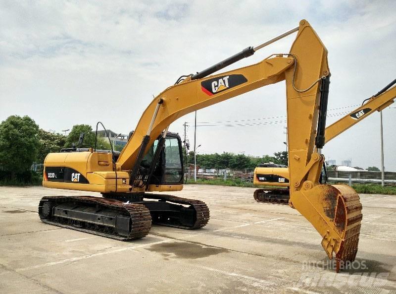 CAT 323 Escavadoras de rastos