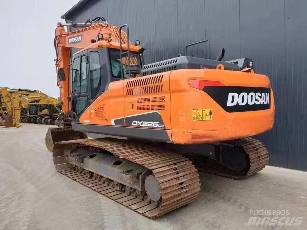 Doosan DX 225 LC Escavadoras de rastos