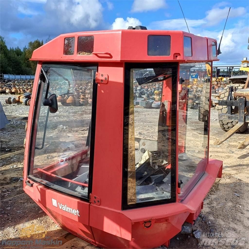 Valmet 941 Cabines e interior