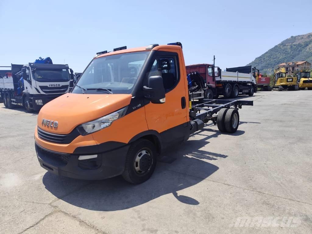 Iveco Daily 35-140 Camiões grua