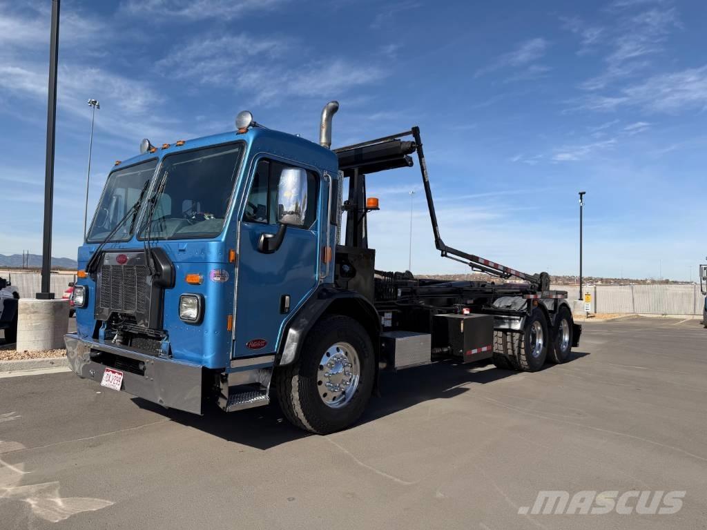 Peterbilt 320 Camiões caixa desmontável com elevador de cabo