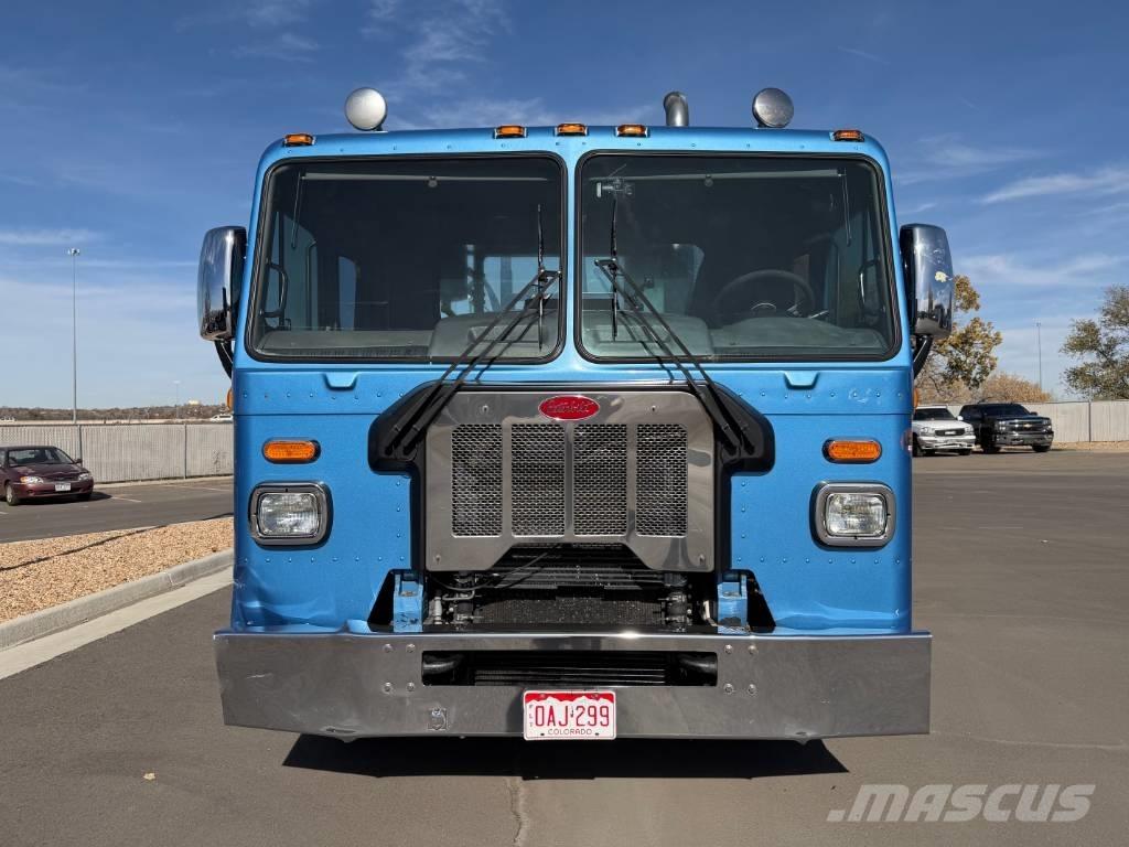 Peterbilt 320 Camiões caixa desmontável com elevador de cabo