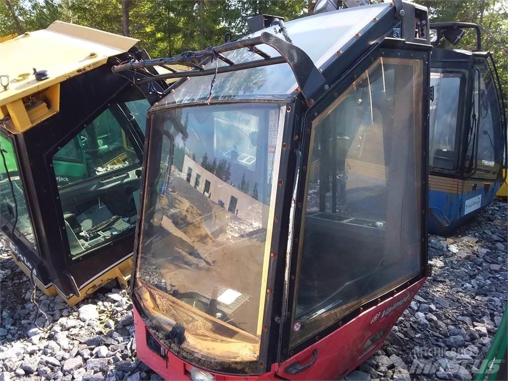 Valmet 901 Cabines e interior