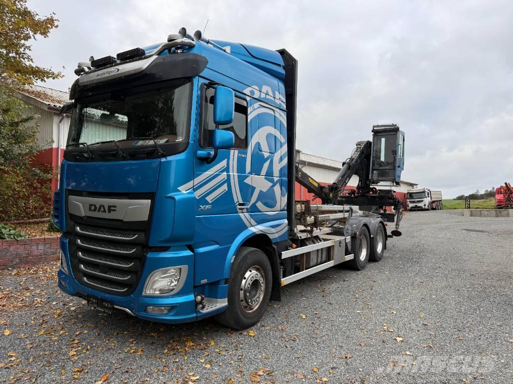 DAF XF 530 6x4 Camiões de transporte de máquinas florestais