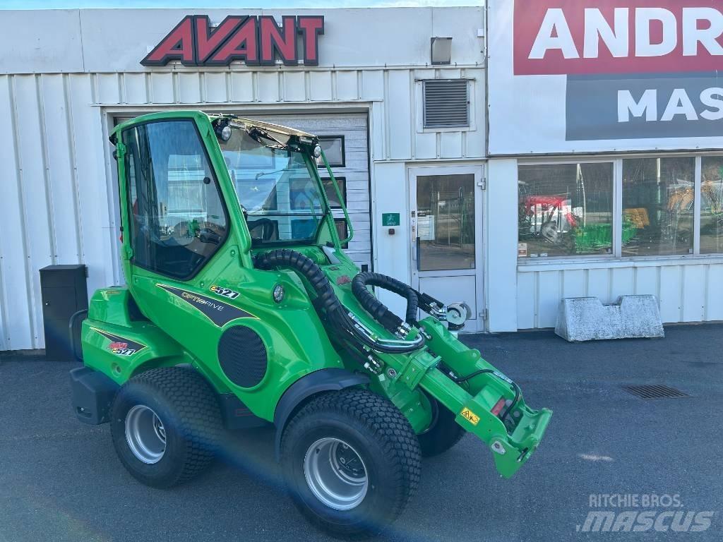Avant E 527 Med  hytt Carregadoras de direcção deslizante