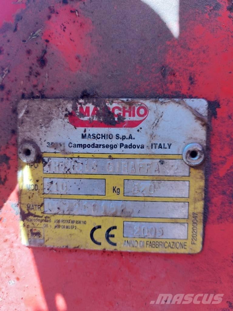 Maschio Giraffa 210 Gadanheiras e cortadores de folhas para pastos