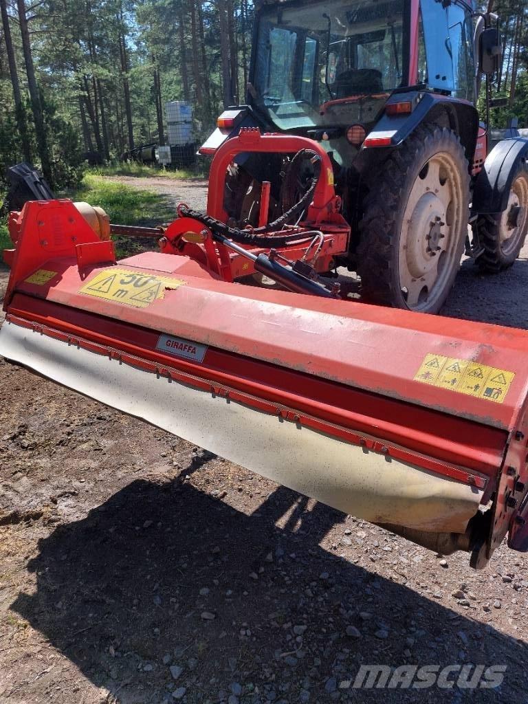 Maschio Giraffa 210 Gadanheiras e cortadores de folhas para pastos