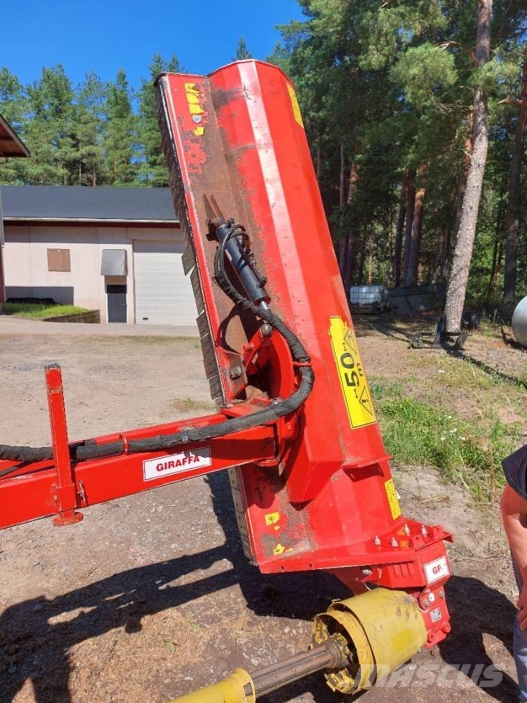 Maschio Giraffa 210 Gadanheiras e cortadores de folhas para pastos