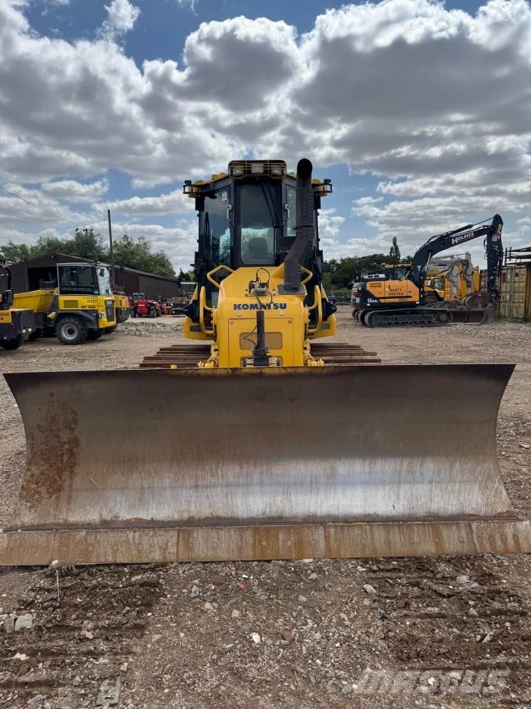 Komatsu D51PX-24 Dozers - Tratores rastos
