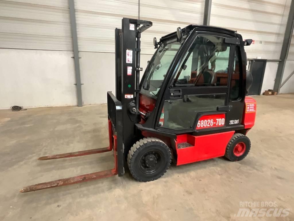 Nissan U1 D2 A 25 LQ Empilhadores a gás
