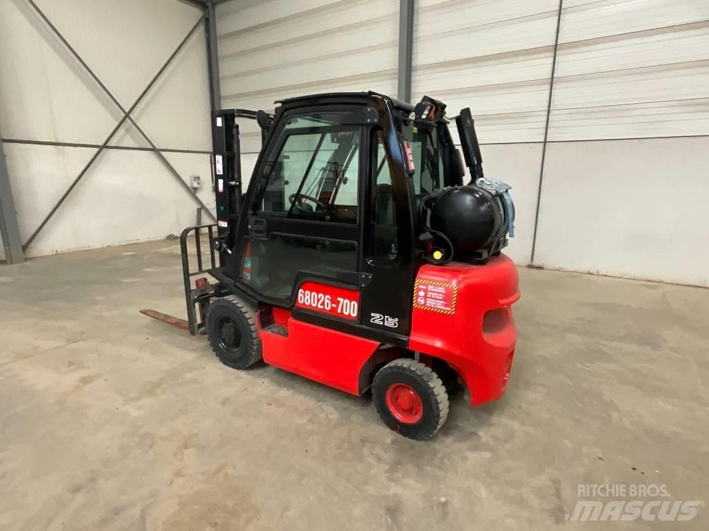 Nissan U1 D2 A 25 LQ Empilhadores a gás