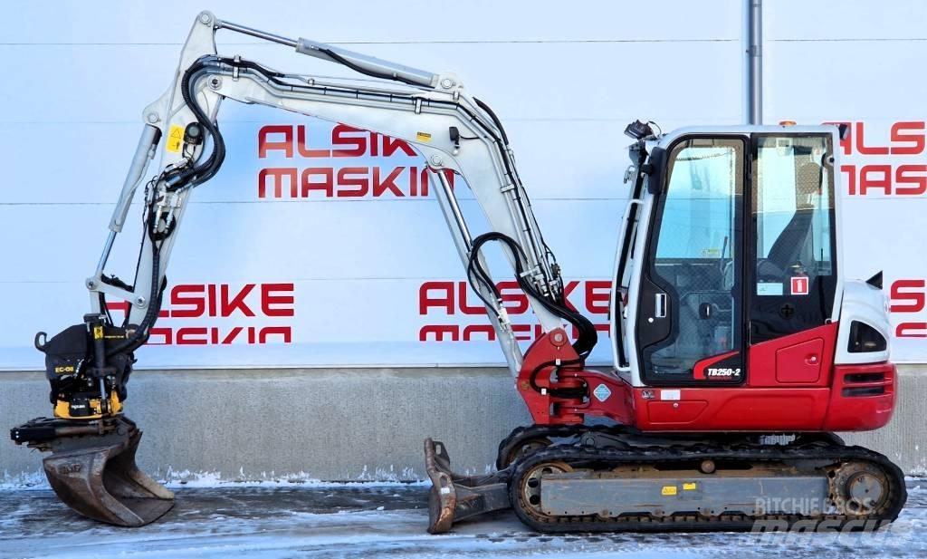 Takeuchi TB 250 Mini Escavadoras <7t