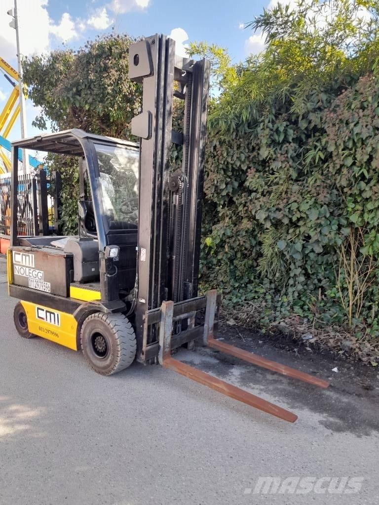 OM E 25 C Empilhadores eléctricos