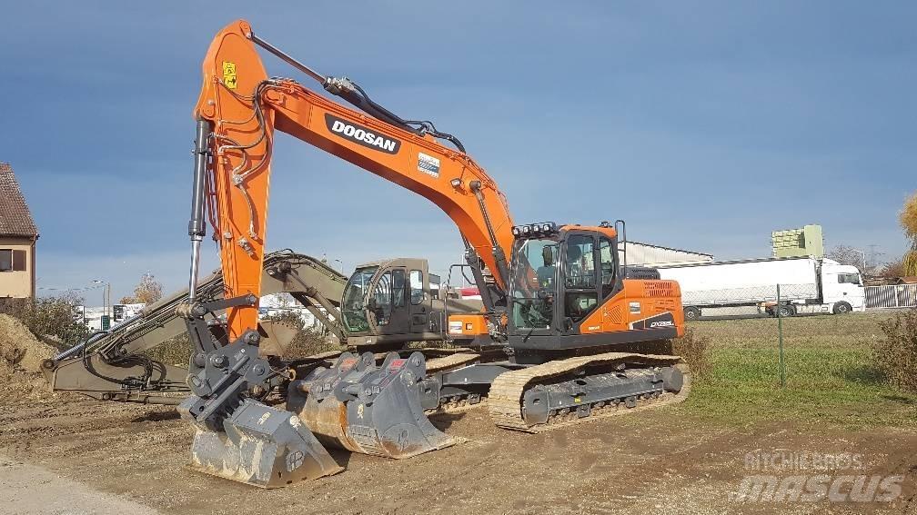 Doosan DX 225 Escavadoras de rastos