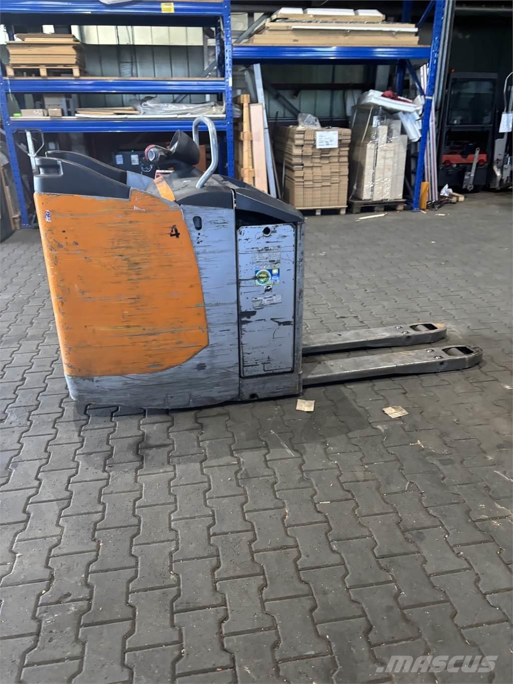 Still EXU-S22 Empilhador para operador externo