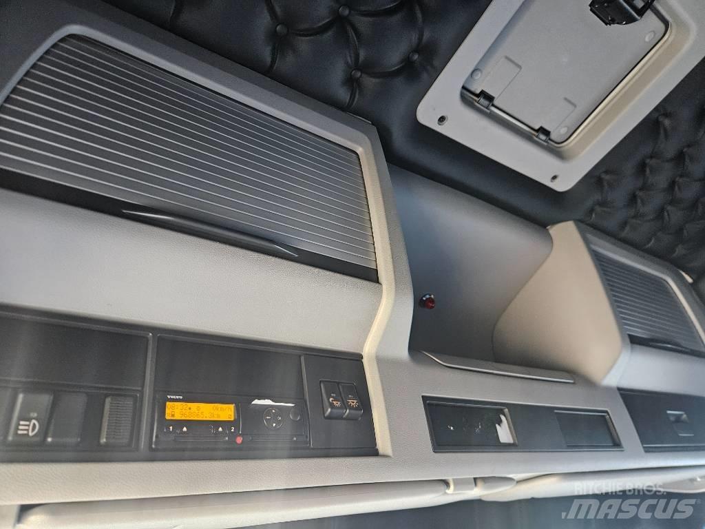 Volvo FM11 Camiões de caixa fechada