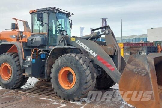 Develon DL 480-7 Retroescavadoras