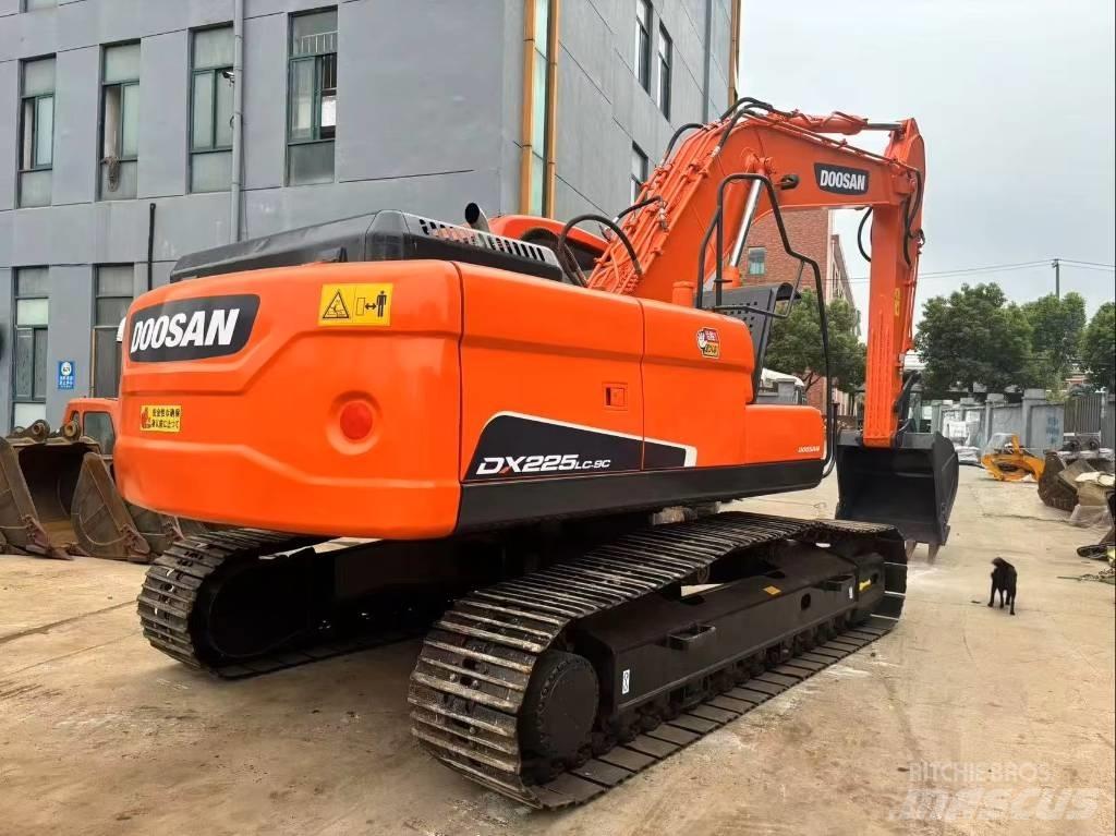 Doosan DX 225 LC Escavadoras de rastos