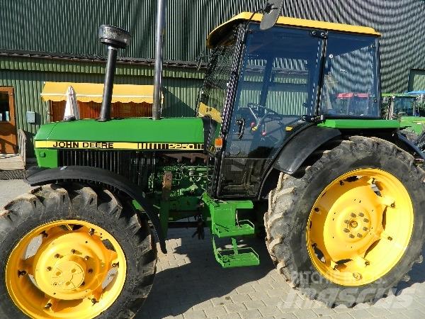 John Deere 2250 Tratores Agrícolas usados