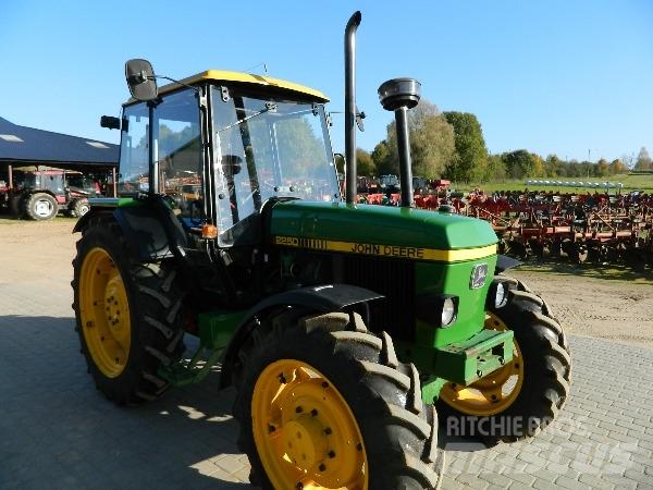 John Deere 2250 Tratores Agrícolas usados