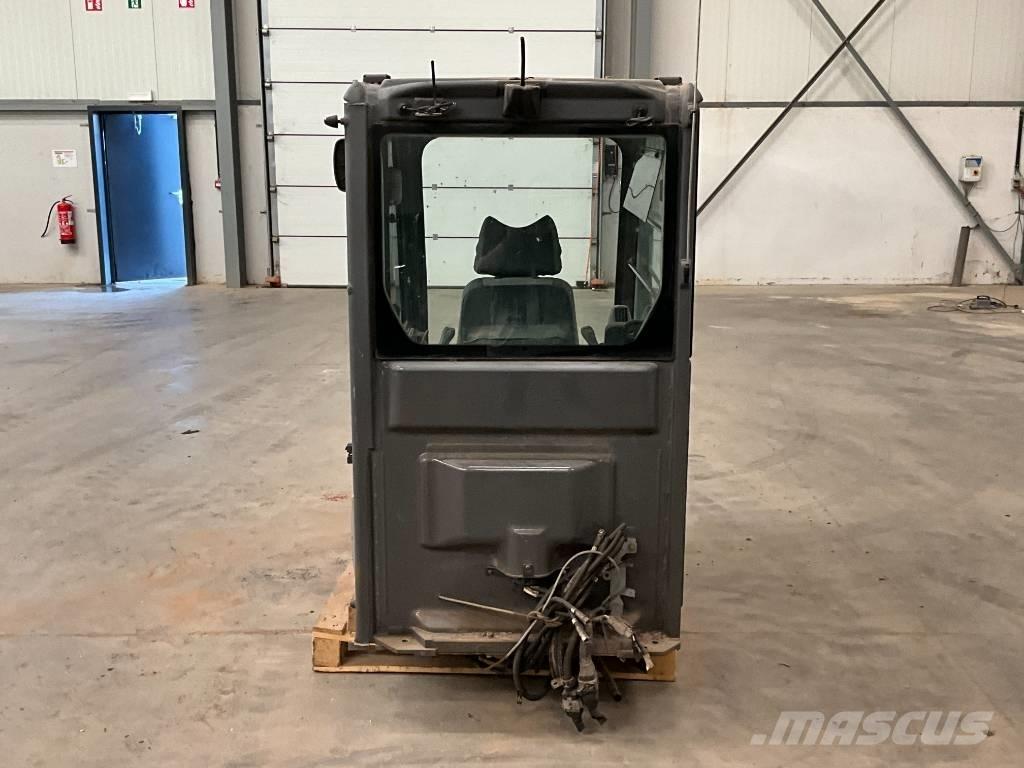 Hitachi ZX 210-3 Cabines e interior máquinas construção