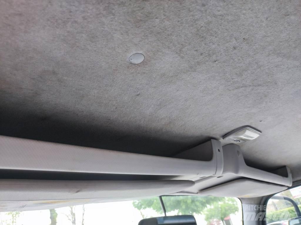 Isuzu 1815 mm Cabines e interior