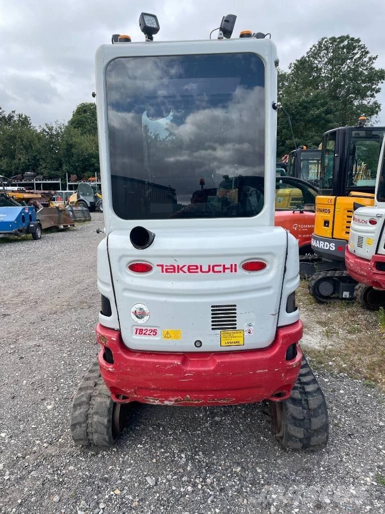 Takeuchi TB 225 Mini Escavadoras <7t