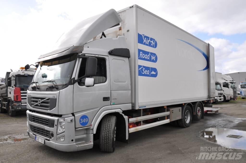 Volvo FM 6X2 Camiões de caixa fechada