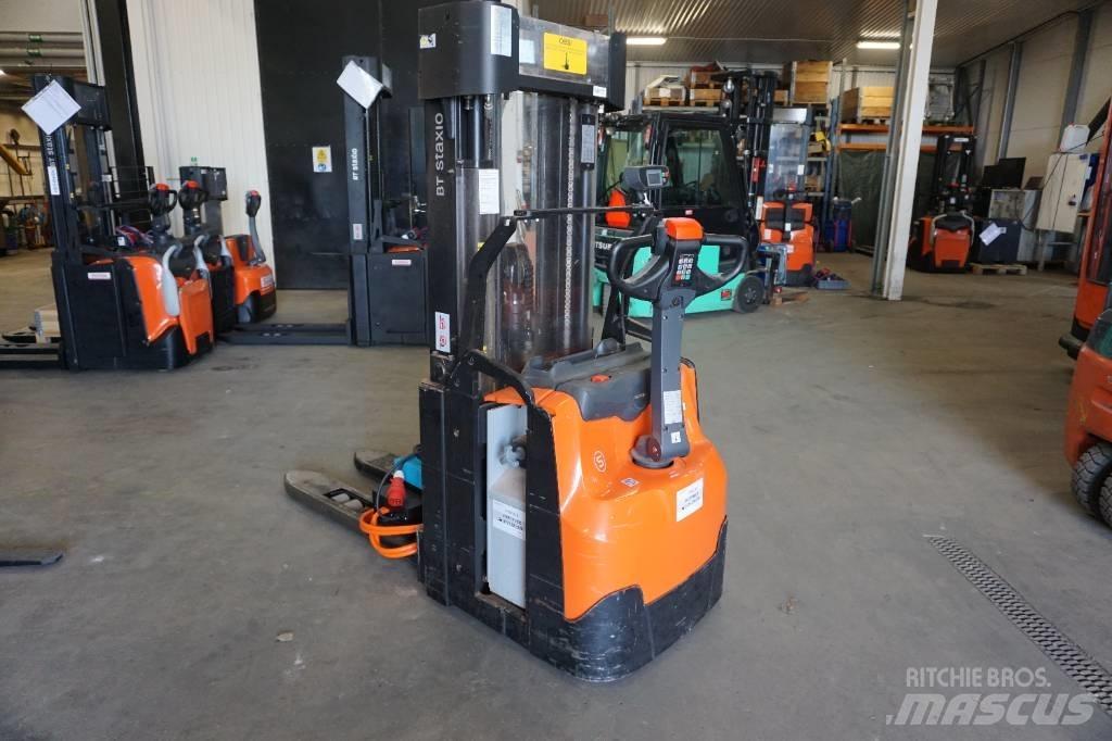 Toyota SWE160L Empilhador para operador externo